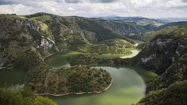 Uklješteni meandri reke Uvac sa vidikovca Molitva