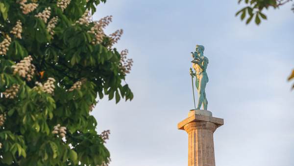 Prolećni dan na Kalemegdanu, Pobednik i Dunav